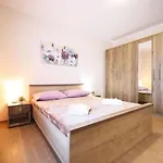 Maja - Three Bedroom With Pool بيت للعطل Skabrnje