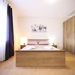 Maja - Three Bedroom With Pool بيت للعطل *