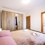 Maja - Three Bedroom With Pool بيت للعطل *