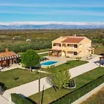 بيت للعطل Maja - Three Bedroom With Pool