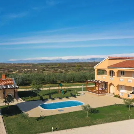 Maja - Three Bedroom With Pool Tatil Evi