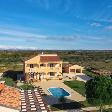 Maja - Three Bedroom With Pool Nyaraló *