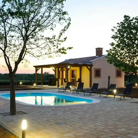 Дом отдыха Maja - Three Bedroom With Pool *