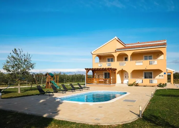 Дом отдыха Maja - Three Bedroom With Pool