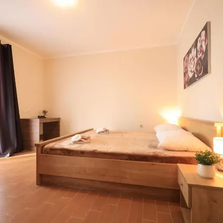 Maja - Three Bedroom With Pool * Skabrnje