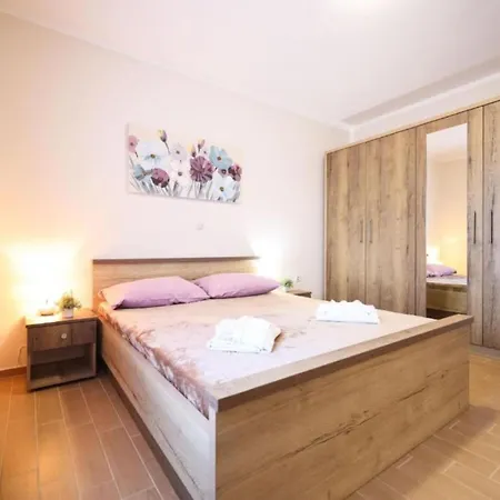 Maja - Three Bedroom With Pool 펜션 Skabrnje
