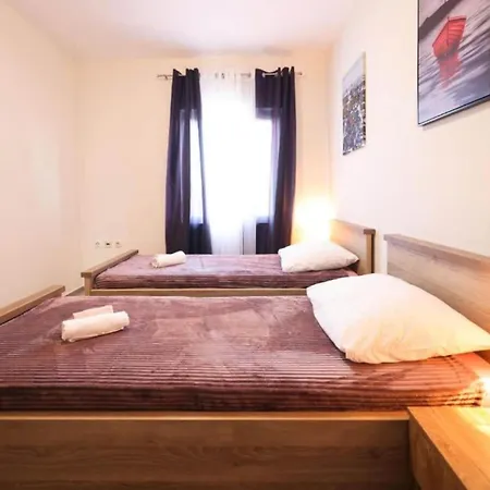 Maja - Three Bedroom With Pool * Skabrnje