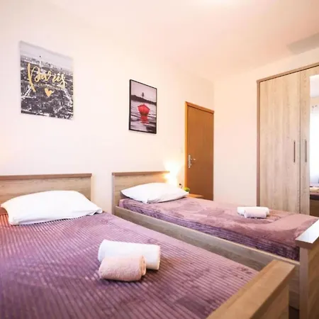 펜션 Maja - Three Bedroom With Pool *