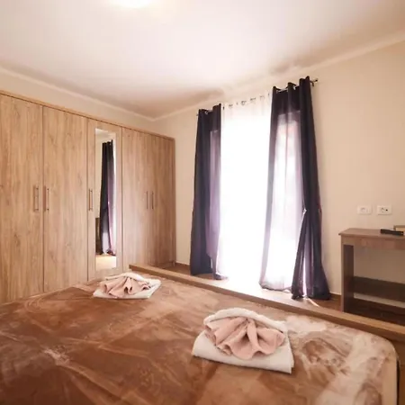 Maja - Three Bedroom With Pool Skabrnje