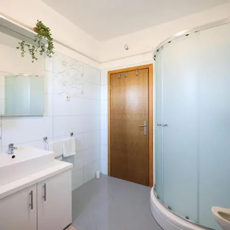 펜션 Maja - Three Bedroom With Pool Skabrnje