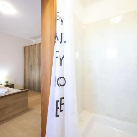 Maja - Three Bedroom With Pool Skabrnje