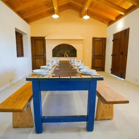 Maja - Three Bedroom With Pool Škabrnje