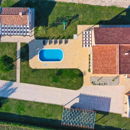 Vakantiehuis Maja - Three Bedroom With Pool *