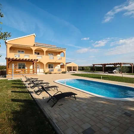 펜션 Maja - Three Bedroom With Pool
