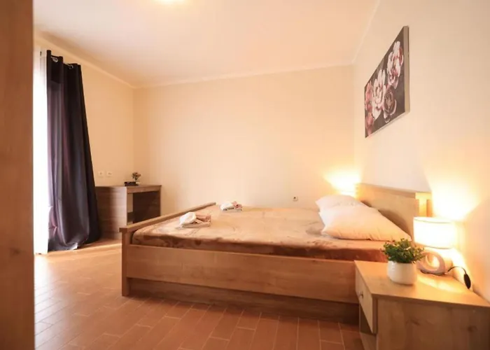 Maja - Three Bedroom With Pool * Škabrnje
