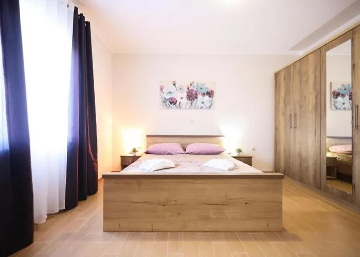 Maja - Three Bedroom With Pool Nyaraló *