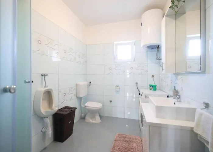 Maja - Three Bedroom With Pool Nyaraló *