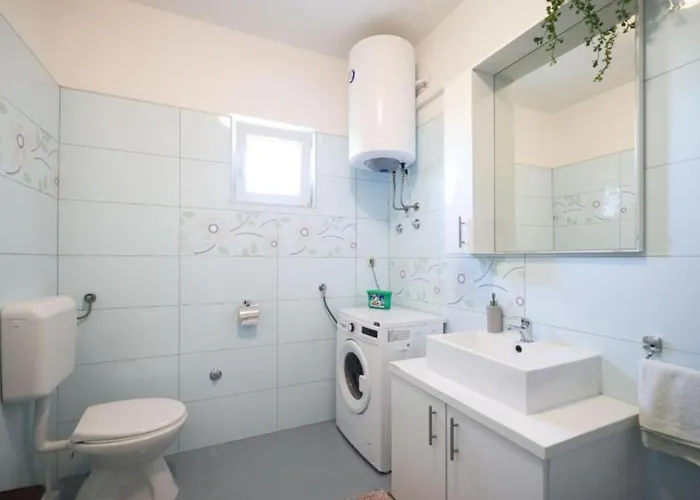 Maja - Three Bedroom With Pool * Škabrnje