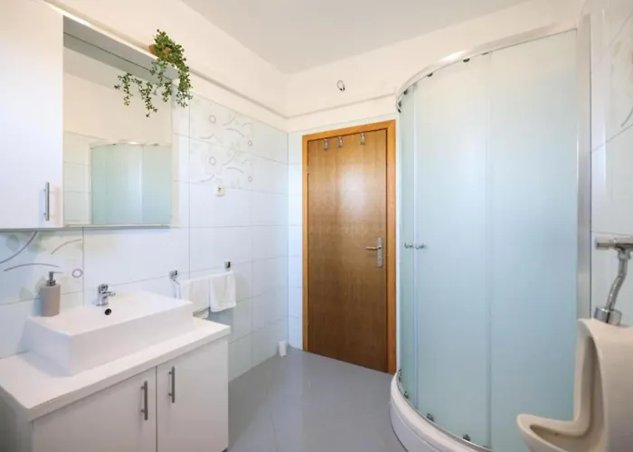 Nyaraló Maja - Three Bedroom With Pool Škabrnje
