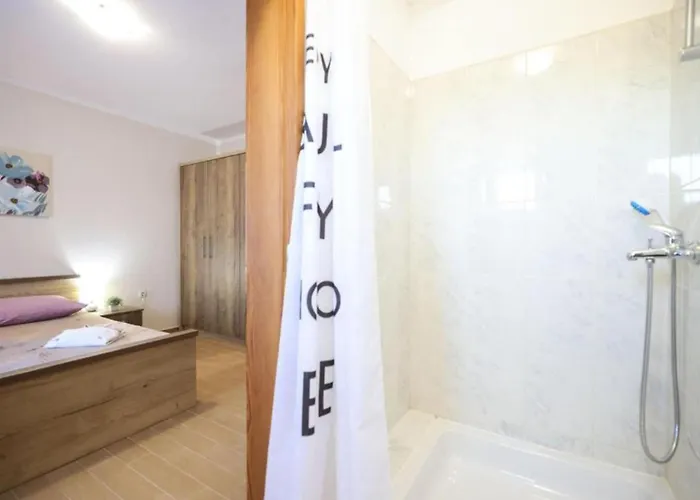 Maja - Three Bedroom With Pool Škabrnje