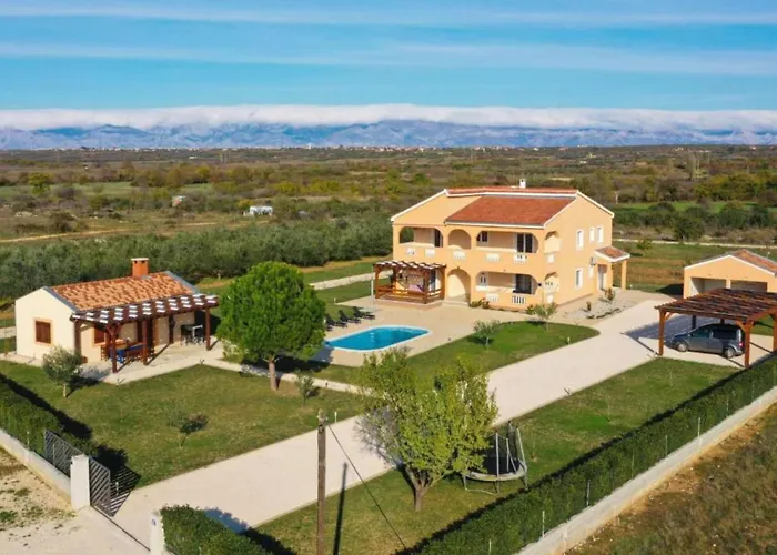 Nyaraló Maja - Three Bedroom With Pool