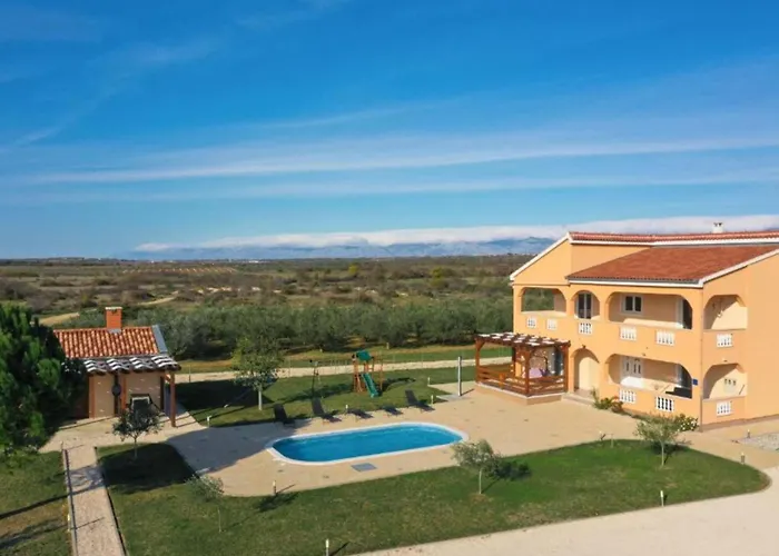Maja - Three Bedroom With Pool Vakantiehuis