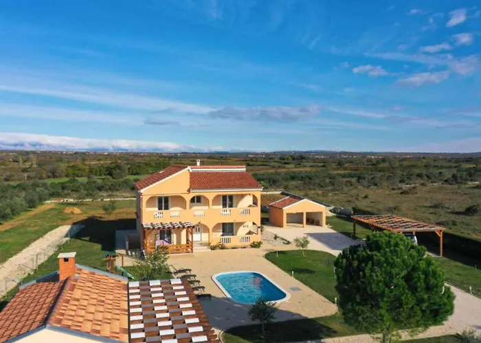 Maja - Three Bedroom With Pool Nyaraló *