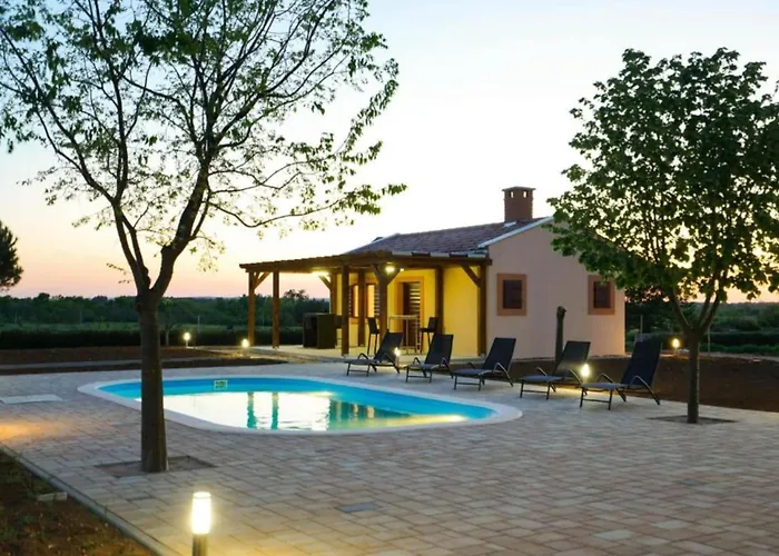 Vakantiehuis Maja - Three Bedroom With Pool *