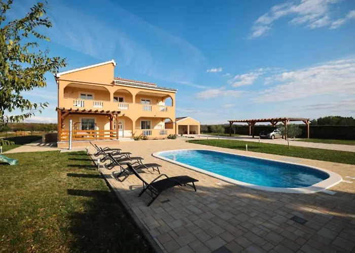 Nyaraló Maja - Three Bedroom With Pool