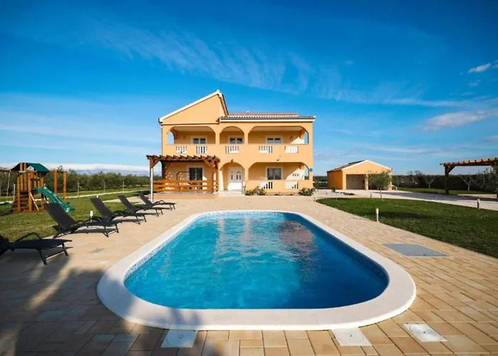Maja - Three Bedroom With Pool * Škabrnje